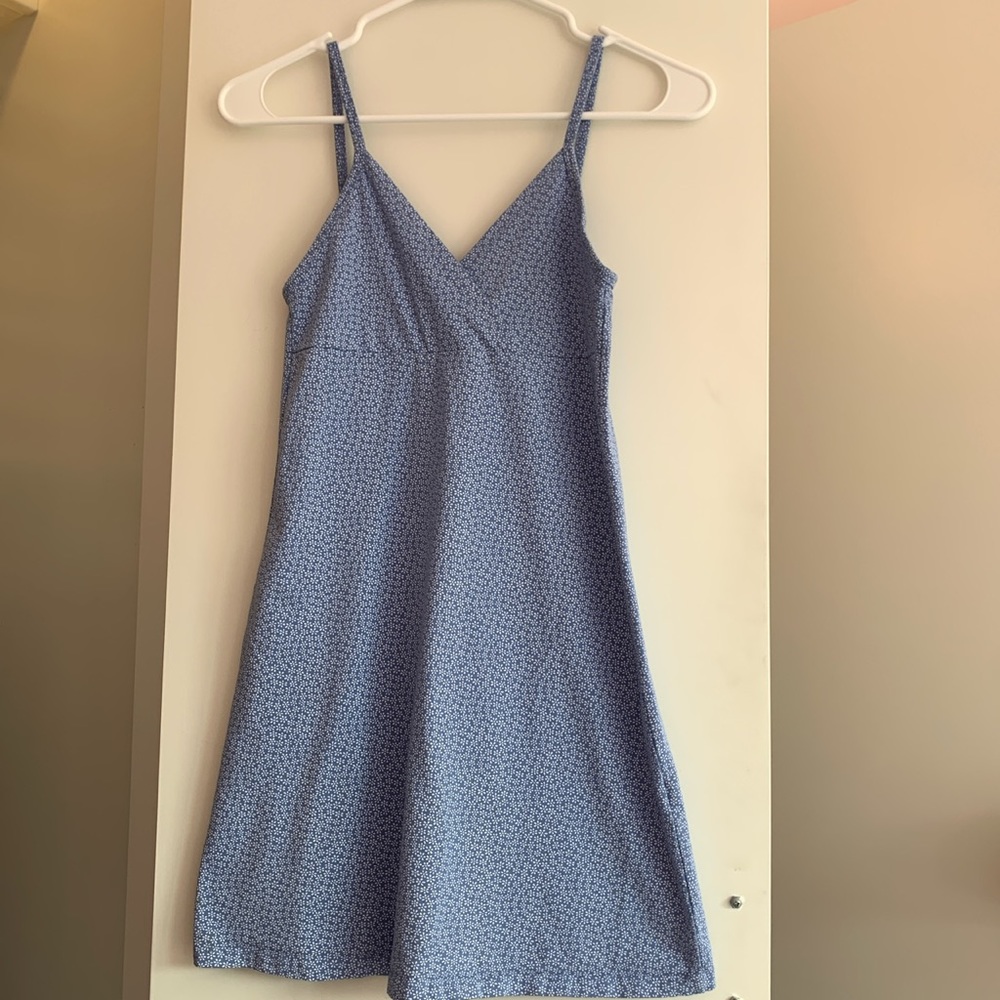 BRANDY MELVILLE AMARA DRESS BLUE AND WHITE FLOWERS